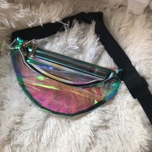 💁🏽‍♀️ Holographic fanny pack